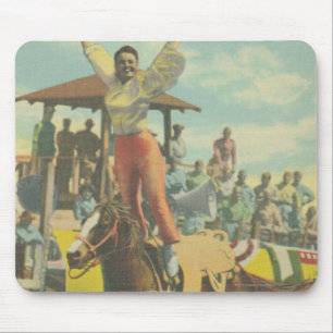 Beatrice-Fassbinder, der einen römischen Stand tut Mousepad