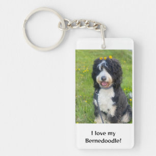 Beau Bernedoodle avec fleurs jaunes Porte - clé