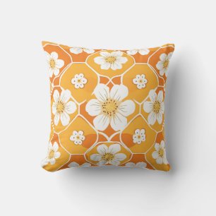 beau coussin avec couverture de fleurs blanches or