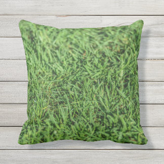 Beau coussin extérieur vert herbeux