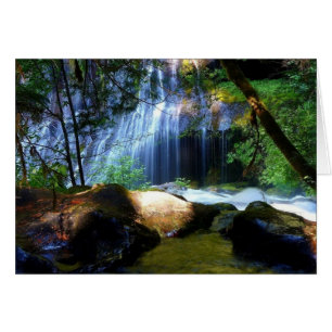 Beau paysage de jungle de cascade