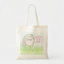 Beauté de découverte dans le petit sac fourre-tout