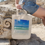 Beautiful Beach Fotofamilie Wiedersehen Custom Tragetasche<br><div class="desc">Ein wunderschönes Meeresfoto,  das in der idealen Feriendestination Destin aufgenommen wurde,  macht Florida zu einem hübschen personalisierten Strandurlaub Tote Tasche. Das wunderschöne grüne Wasser von Sandestin weht bis zum Sandstrand unter dem ruhigen blauen Himmel,  um die perfekte landschaftliche Familie Wiedersehen Seadie Foto zu halten für Ihren tropischen Inselurlaub.</div>