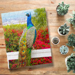 Beautiful Blue Green Peacock Foto Stilvoll Chic<br><div class="desc">Nichts ist so atemberaubend wie ein königsblauer Pfau mit seinen blauen, jugendfarbenen Federn, gegenüber einem leuchtend roten blühenden Busch mit Blick auf einen südkalifornischen Hafen. Feiern Sie jeden Tag seine Schönheit, wenn Sie an diesem einzigartigen, farbenfrohen Puzzle für Fotografie arbeiten. Ein tolles Geschenk für jemanden, der etwas Besonderes ist! Kommt...</div>