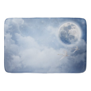 Beautiful Blue Sky mit Flying Swans Badematte