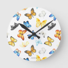 Beautiful Butterfly Pattern with Name Runde Wanduhr