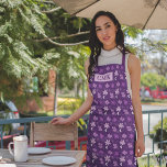 Beautiful Purple Floral Daisy Flower Monogram Schürze<br><div class="desc">Pretty royal purple and lavender flowers decorate this cute violet floral apron with beautiful white hearts and cool shapes. Lovely gift for a girl who loves to cook.</div>