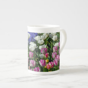 Beautiful spring tulips prozellantasse