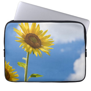 Beautiful Sun Flowers With Cloudy Blue Laptopschutzhülle
