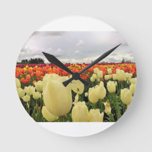 Beautiful Tulip Field, Oregon Runde Wanduhr