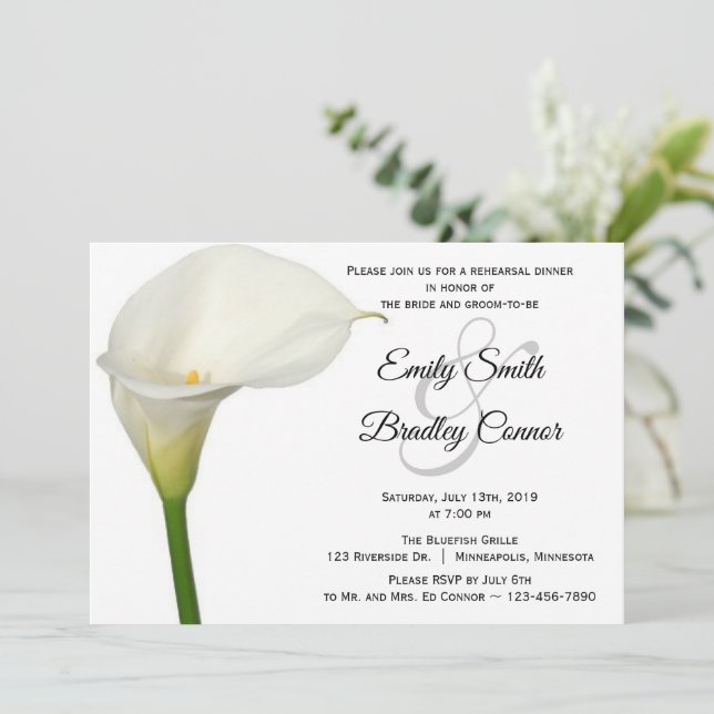Beautiful White Calla Lily Probe Dinner Einladung (Stehend Vorderseite)