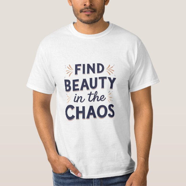 Beauty im Chaos finden T-Shirt (Vorderseite)