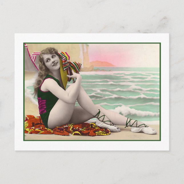 Beauty im grünen Anzug Postkarte (Vorderseite)