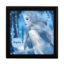 Beauty Snow Queen im Winter Wonderland gefroren