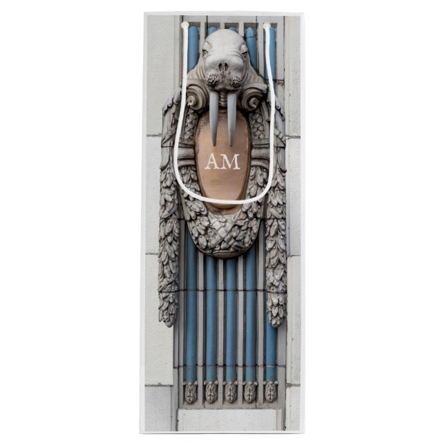 Beaux Arts Walrus Skulptur Custom Monogram Geschenktüte Für Weinflaschen (Vorderseite)