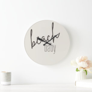 bébé de plage. Horloge