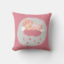 Bébé fille endormie sur des nuages Oreiller rose 