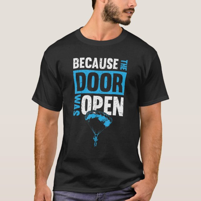 Because The Door was Open Skydiver funny T-Shirt (Vorderseite)