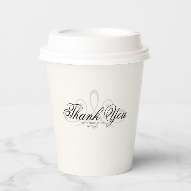 Becher aus weißem und schwarzem Papier (Vorderseite)