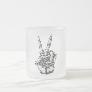 Becher Hand Totenkopf Paz und Amor Mattglastasse