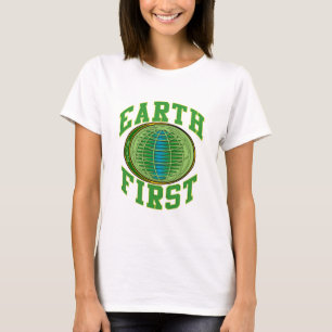 Bedecken Sie zuerst mit Erde T-Shirt