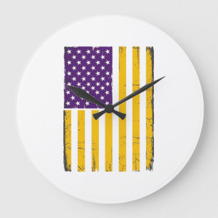 Bedrängte lila und goldene amerikanische Flagge Ve Große Wanduhr