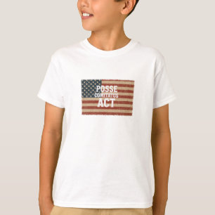 Bedrückte amerikanische Flagge mit Posse Comitatus T-Shirt