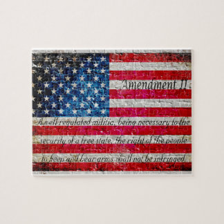 Bedrückte amerikanische Flagge und zweite Änderung