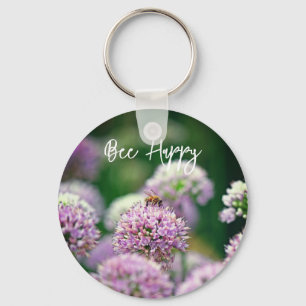 Bee Happy mit Lila Allium Blume Motivierend Schlüsselanhänger