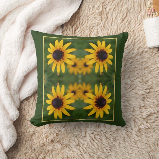 Bee On Black Eyed Susan Flower Abstract  Kissen (Decke)