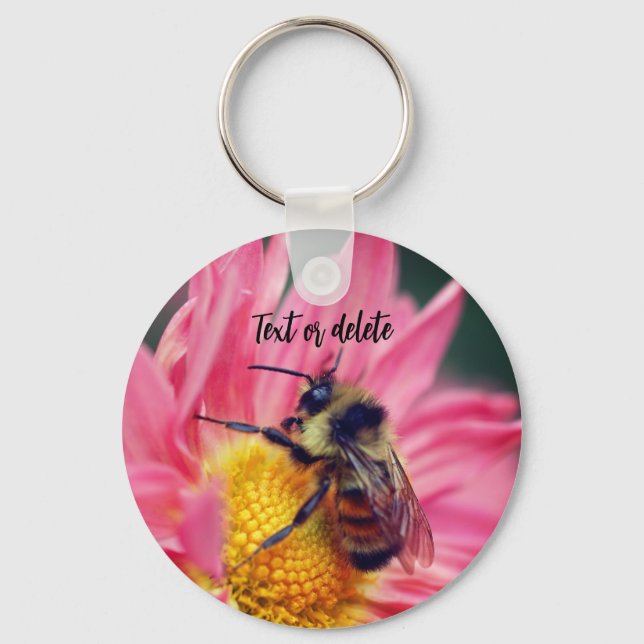Bee On Pink Daisy Flower Personalized Schlüsselanhänger (Vorderseite)
