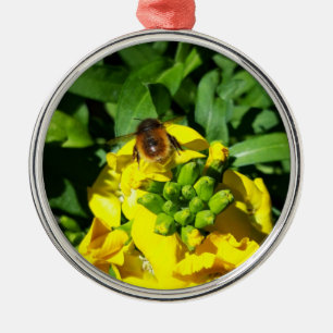 Bee on Yellow Flowers Ornament Aus Metall