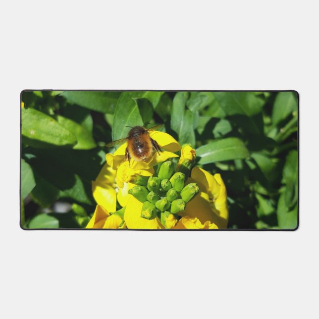 Bee on Yellow Flowers Schreibtischunterlage (Vorderseite)
