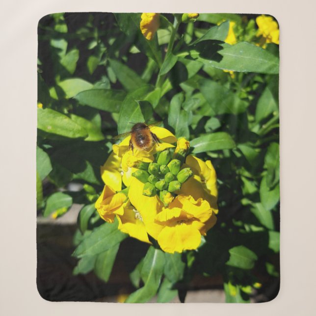 Bee on Yellow Flowers Sherpadecke (Vorderseite)