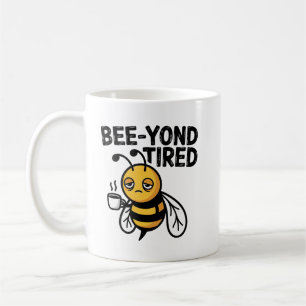 Bee‑yond Müde  – Süße müde Bienen-Pun Kaffeetasse