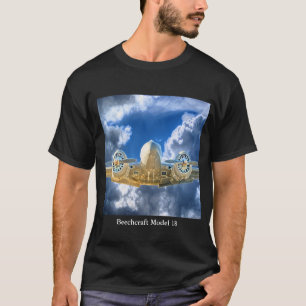 Beechcraft Modell 18, das hoch fliegt T-Shirt
