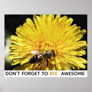 Beeindruckende inspirierende Biene auf gelber Dand Poster