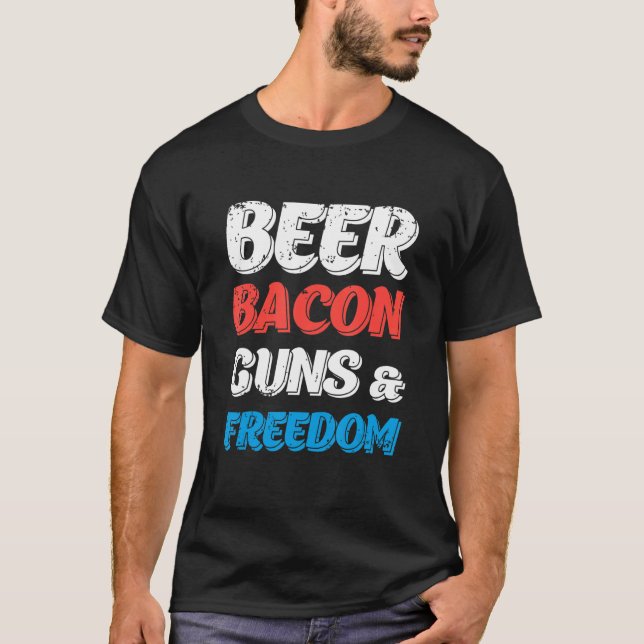 Beer Bacon Guns & Freedom 2022 4. Juli T-Shirt (Vorderseite)