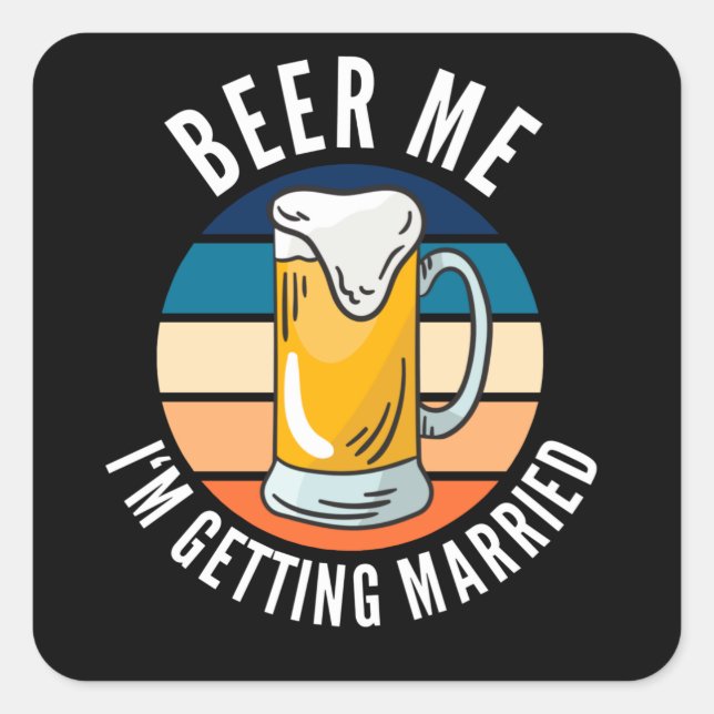 Beer Me Ich werde heiraten Funny Groom Quadratischer Aufkleber (Vorderseite)
