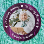 Beerdigung Liebe Gedächtnis Custom Foto Lila Memor Button<br><div class="desc">Ehre deinen Lieben mit einem speziellen Foto-Gedenkknopf für Beerdigung. Diese einzigartige Gedenktafel ist das perfekte Geschenk für sich selbst, Familie oder Freunde, um Ihre Liebsten zu ehren. Wir hoffen, dass Ihr Gedenkknopf Ihnen Frieden, Freude und glückliche Erinnerungen bringt. Zitat "In Loving Memory". Anpassen mit beliebigem Foto und Name. Ideal für...</div>