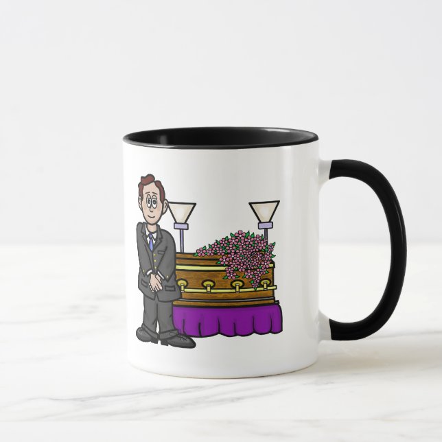 Beerdigungsleiter in Kapelle mit Tasse des Korbnam (Rechts)