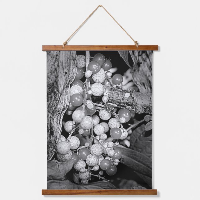 Beeren in Schwarz-Weiß-Natur Wandteppich Mit Holzrahmen (Vorderseite)
