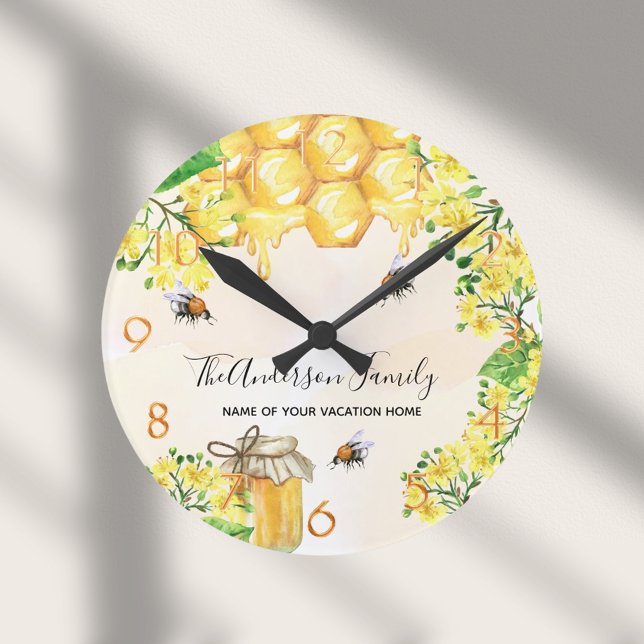 Bees honey yellow florals family monogram runde wanduhr (Von Creator hochgeladen)