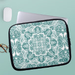 Beetles Mandala Laptopschutzhülle<br><div class="desc">Suchen Sie ein stilvolles und personalisiertes Notebook, das Ihr Gerät schützt und gleichzeitig Ihren einzigartigen Stil zeigt? Schauen Sie sich nur unsere handgezeichnet Boho Käfer Mandala Laptop Gehäuse! Mit einem schönen und aufwändigen Design von Käfer und Blume, die in einem Mandala gemustert sind, hat dieses schöne technische Accessoire auch Platz,...</div>