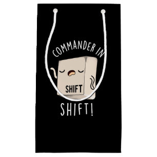 Befehlshaber von Shirt Funny Keyboard Pun Dark BG Kleine Geschenktüte