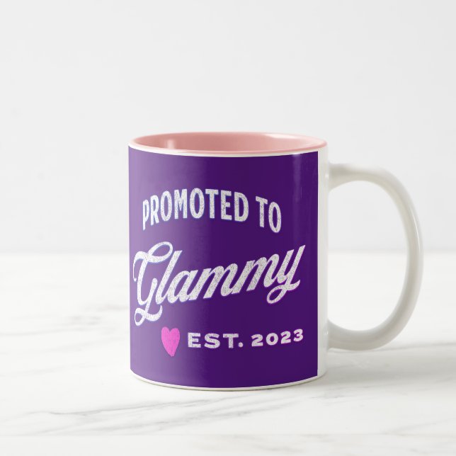 Befördert nach Glammy Est. 2023 für neue Großmutte Zweifarbige Tasse (Rechts)