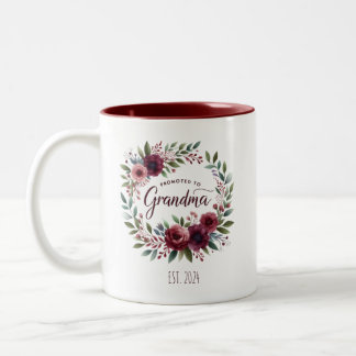 Befördert nach Oma Floral Wreath Burgund Zweifarbige Tasse