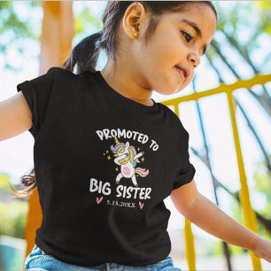 Befördert zu Big Sister Dancing Unicorn mit Datum Kleinkind T-shirt