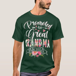 Befördert zu Großauma Est 2023 Blütenzuerst Ti T-Shirt