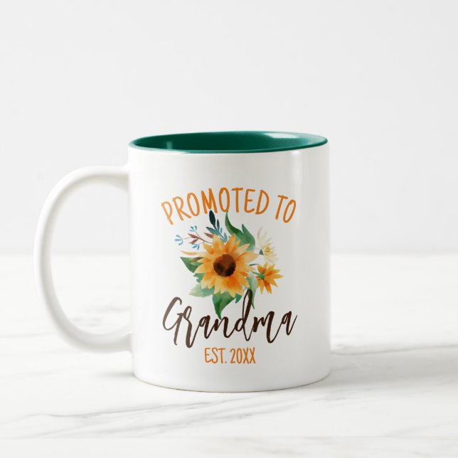 Befördert zu Oma Floral Sonnenblume Personalisiert Zweifarbige Tasse (Links)